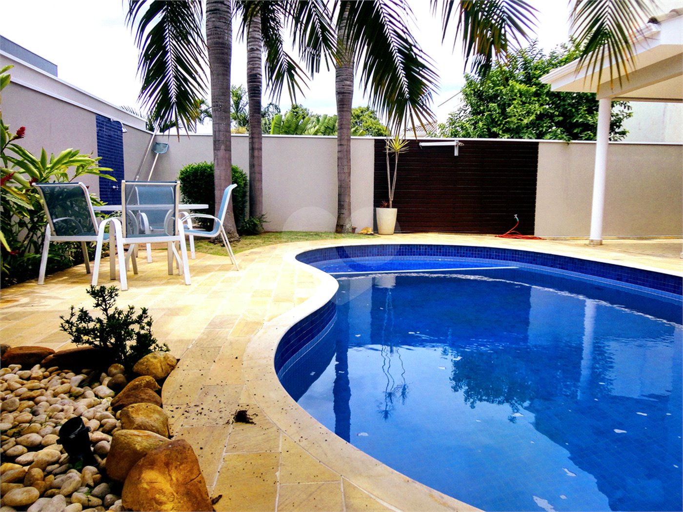 Casa à venda com 3 suítes no condomínio Residencial Jardim América, Vinhedo - SP