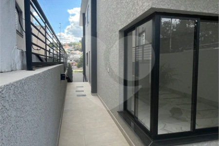 Sobrado à venda ou para alugar com 3 suítes em Jardim do Lago, Atibaia, SP