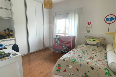 Casa à venda com 5 quartos, sendo 3 suítes, no condomínio Swiss Park, São Bernardo do Campo - SP