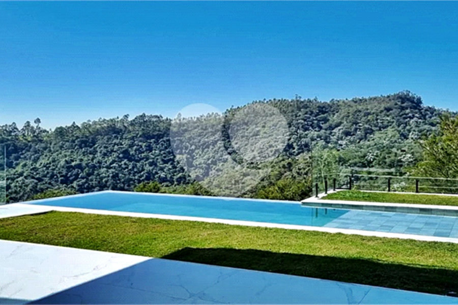 Casa à venda com 4 suítes no condomínio Genesis II, Santana de Parnaíba - SP