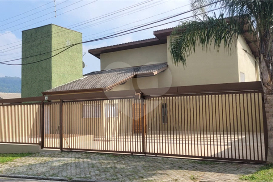 Casa à venda com 3 suítes no condomínio Alpes da Cantareira, Mairiporã - SP