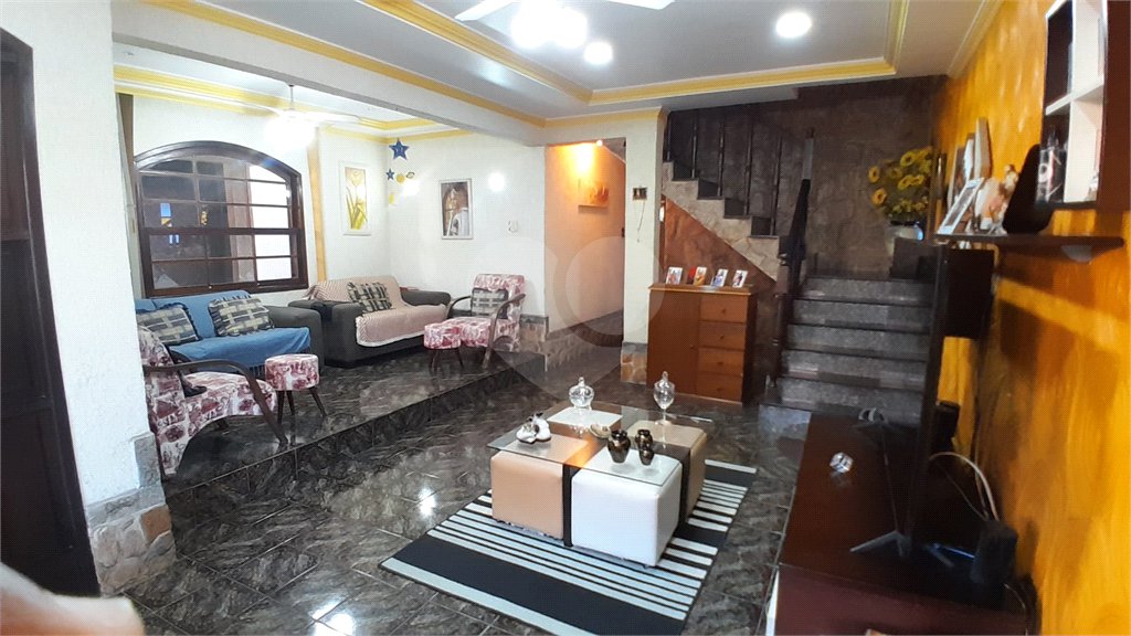 Casa à venda com 4 quartos, sendo 1 suíte, em Bangu, Rio de Janeiro, RJ