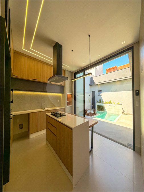 Casa à venda com 3 suítes no condomínio Residencial Dona Maria Candida, Indaiatuba - SP