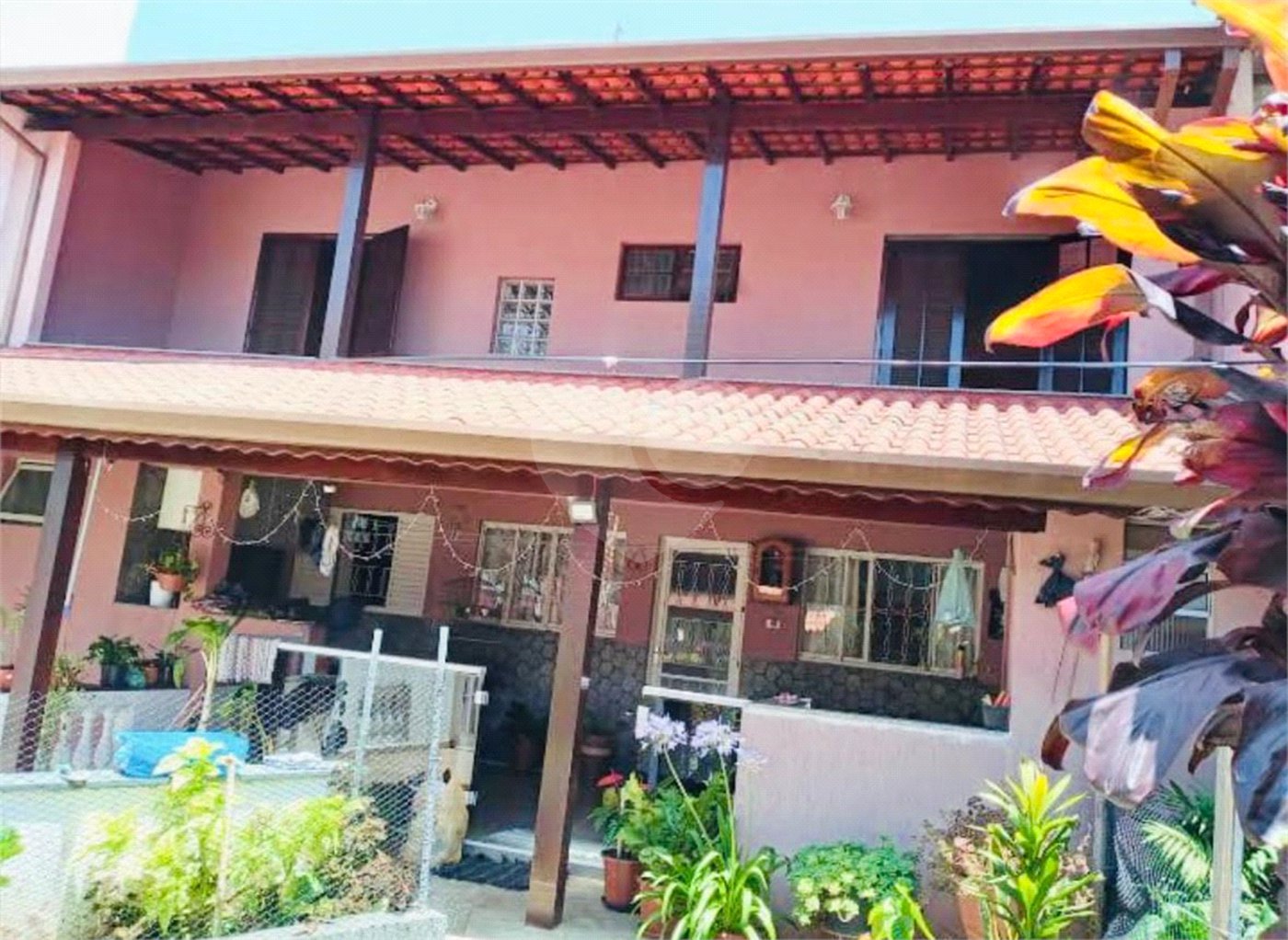 Sobrado à venda com 3 quartos, sendo 1 suíte, em Jardim Casa Branca, Suzano, SP