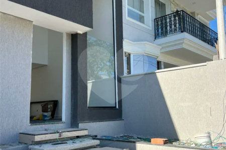 Casa à venda com 3 quartos, sendo 1 suíte, no condomínio Grand Park, Rio de Janeiro - RJ