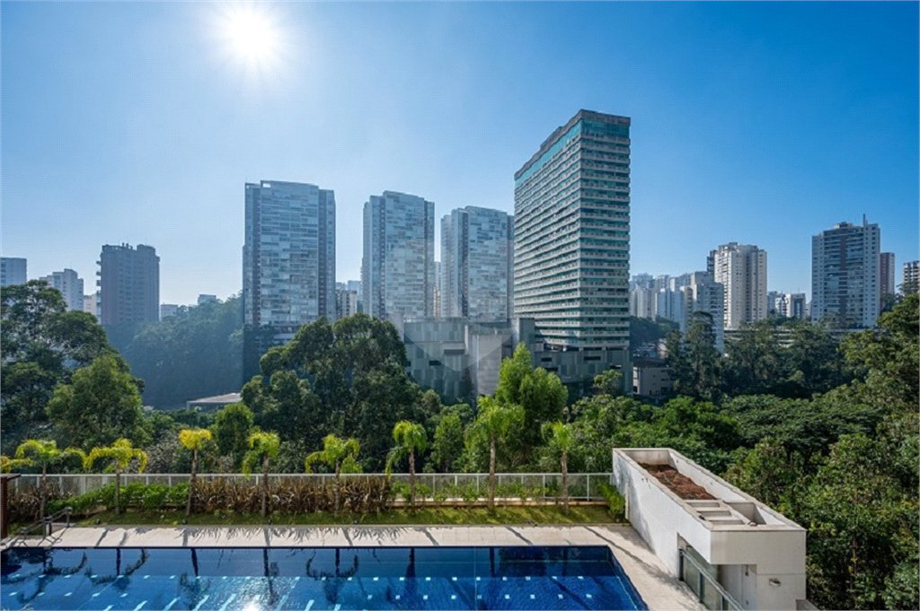 Apartamento à venda com 3 suítes em Jardim Caboré, São Paulo, SP