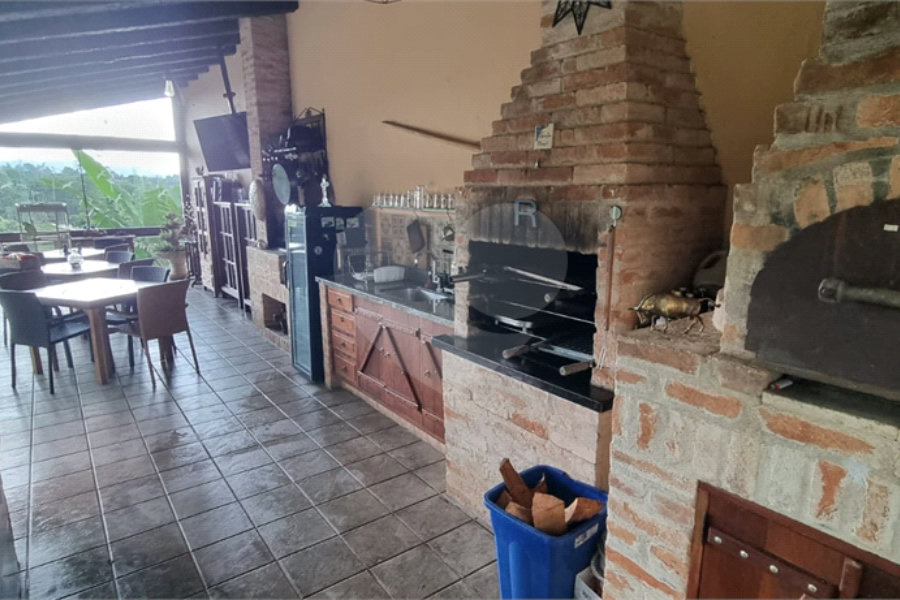 Sobrado à venda com 3 suítes em Serra da Cantareira, Mairiporã, SP