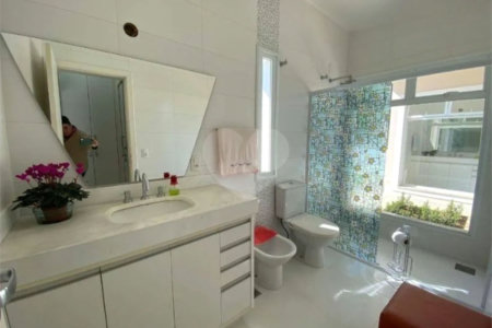 Casa à venda com 4 suítes no condomínio Ipê Velho, Vinhedo - SP