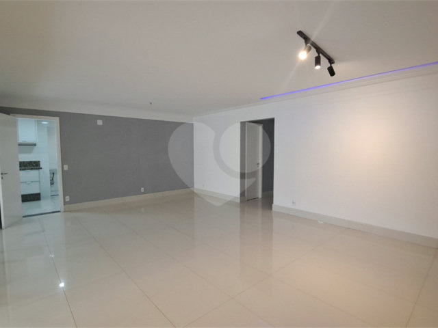 Apartamento à venda com 3 suítes em Santana, São Paulo, SP