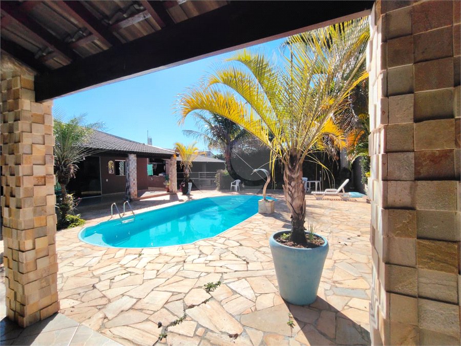 Casa Térrea à venda com 4 quartos, sendo 1 suíte, em Vila Mazzei, Itapetininga, SP