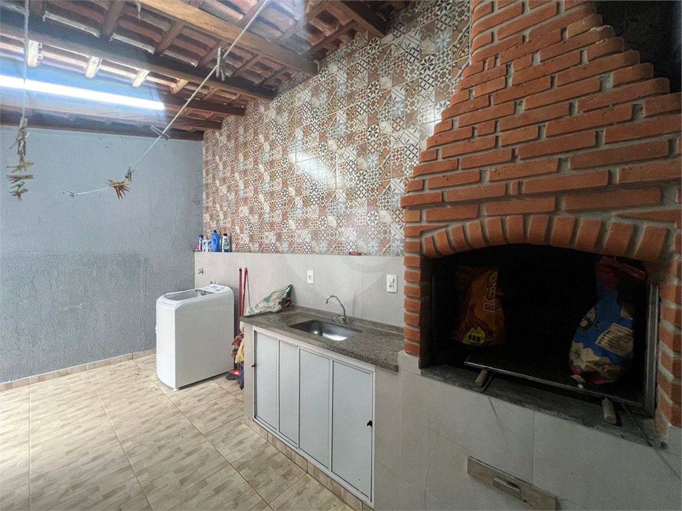 Sobrado à venda com 3 quartos, sendo 1 suíte, em Lopes de Oliveira, Sorocaba, SP