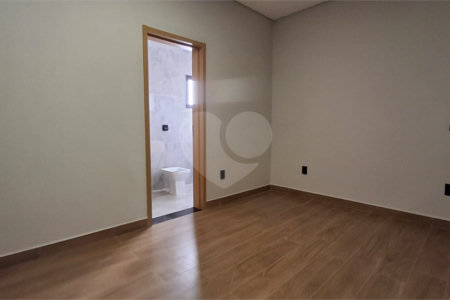 Casa à venda com 3 quartos, sendo 1 suíte,  no condomínio Horto Florestal 1, Sorocaba - SP