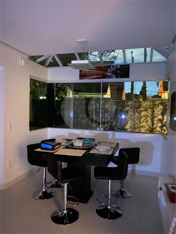 Casa à venda com 3 suítes no condomínio Villaggio Belvedere, São Paulo - SP