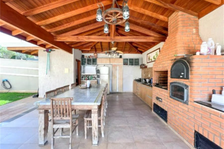 Casa à venda com 3 suítes no condomínio Portal do Lago, Valinhos - SP