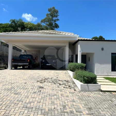 Casa à venda com 3 suítes no condomínio Vila Hipica Ii, Vinhedo - SP
