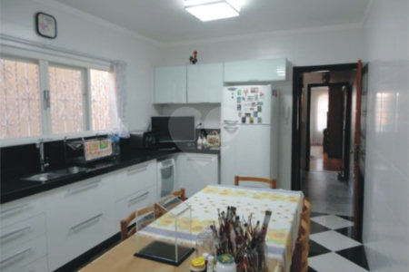 Sobrado à venda com 4 quartos, sendo 1 suíte, em Vila Gustavo, São Paulo, SP