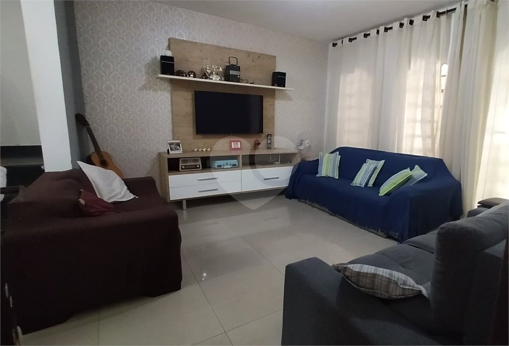 Sobrado à venda com 3 quartos, sendo 1 suíte, em Jardim Tabatinga, Guarulhos, SP