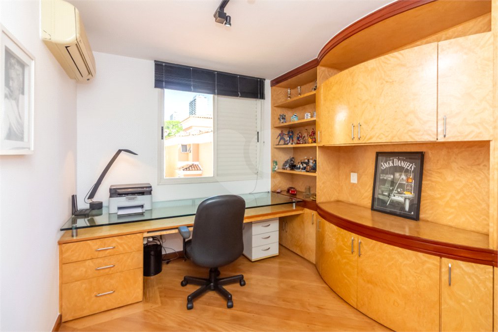 Casa à venda com 4 quartos, sendo 2 suítes, em Alto da Boa Vista, São Paulo, SP