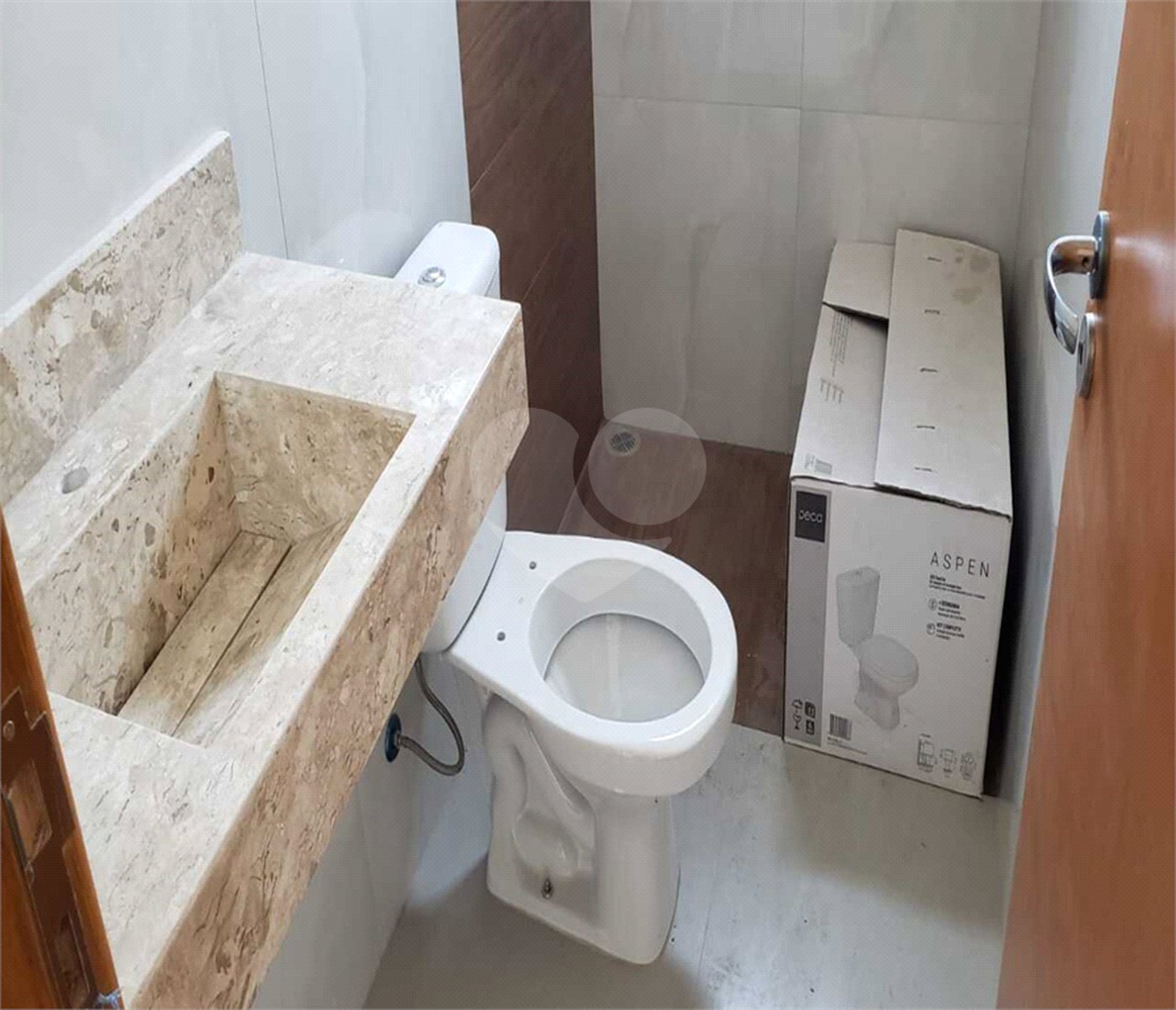 Sobrado à venda com 3 quartos, sendo 1 suíte, em Vila Romero, São Paulo, SP