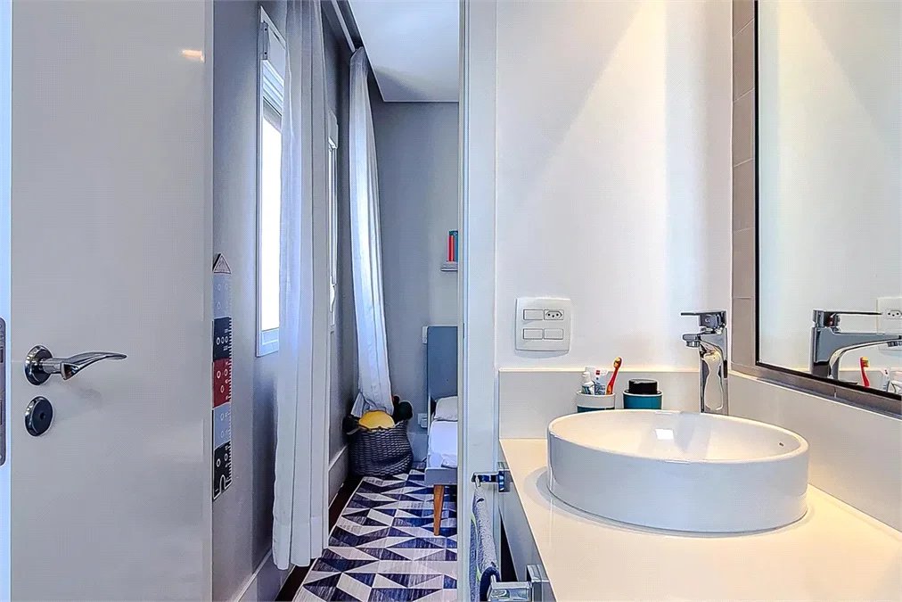Apartamento à venda com 4 quartos, sendo 3 suítes,  em Vila Romana, São Paulo, SP