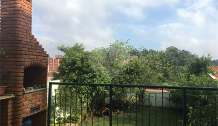 Sobrado à venda ou para alugar com 3 quartos, sendo 1 suíte,  em Dos Casa, São Bernardo do Campo, SP
