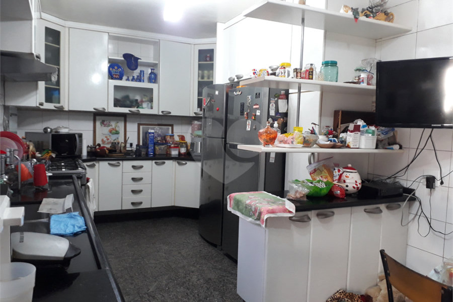 Sobrado à venda com 4 quartos, sendo 1 suíte, em Vila Constança, São Paulo, SP