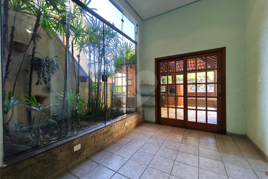 Casa à venda com 3 suítes no condomínio Jd Itatinga, São Paulo - SP