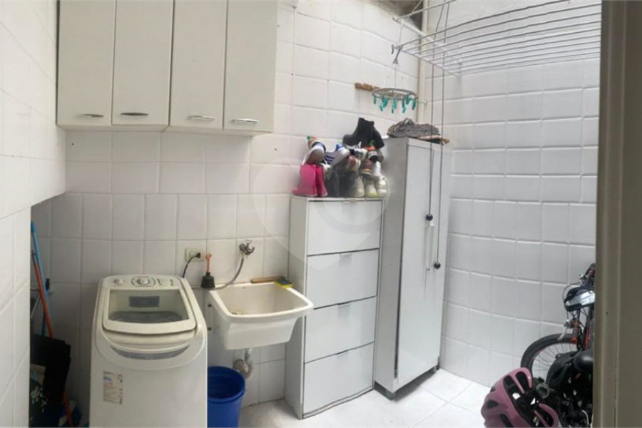 Casa à venda com 3 quartos, sendo 2 suítes, no condomínio Ibarra, São Paulo - SP
