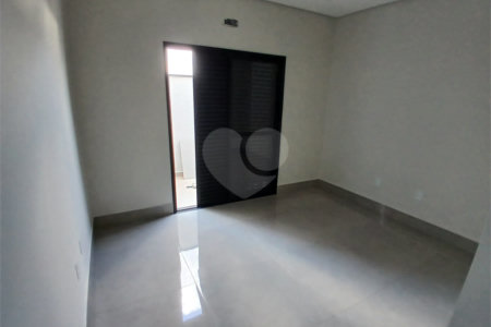 Casa à venda com 3 quartos, sendo 1 suíte, no condomínio Jardim, Sorocaba - SP