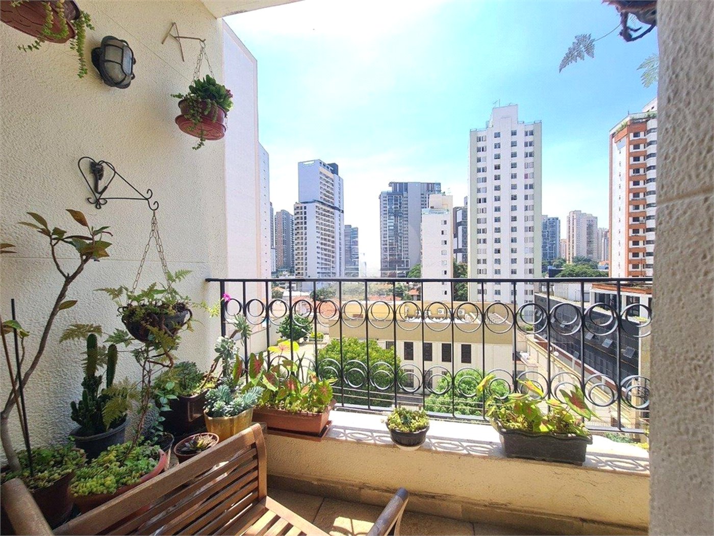 Apartamento à venda com 3 quartos, sendo 1 suíte, em Jardim das Acácias, São Paulo, SP