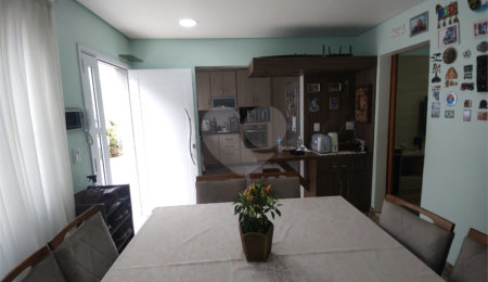Casa à venda com 2 suítes no condomínio Morada das Hortênsias, São Paulo - SP