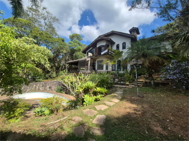 Casa à venda com 3 quartos, sendo 4 suítes,  no condomínio Alpes da Cantareira, Mairiporã - SP