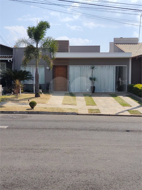 Casa à venda com 3 quartos, sendo 1 suíte, no condomínio Campos do Conde I, Paulínia - SP