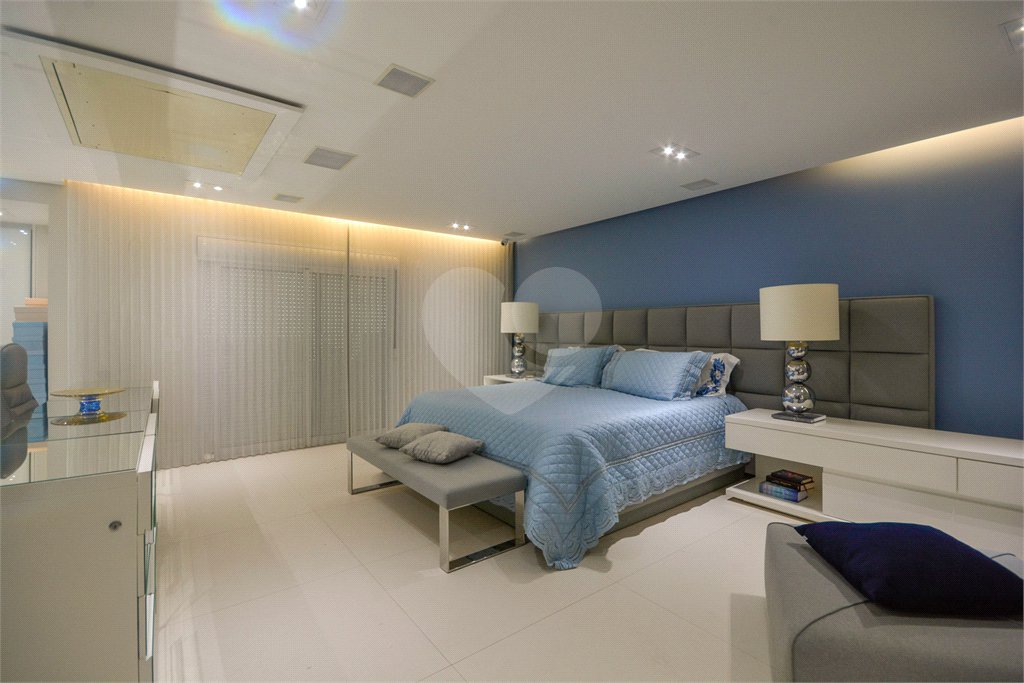 Apartamento à venda com 4 suítes,  em Vila Uberabinha, São Paulo, SP