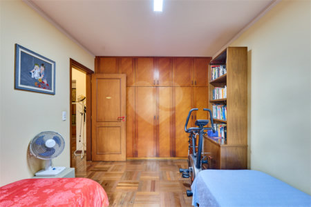 Casa à venda com 4 quartos, sendo 2 suítes, em Jardim Cordeiro, São Paulo, SP