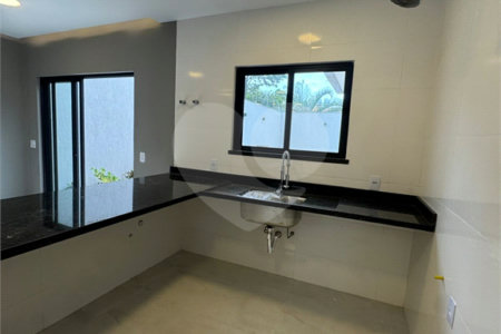 Casa à venda com 5 quartos, sendo 4 suítes, no condomínio Grand Park, Rio de Janeiro - RJ