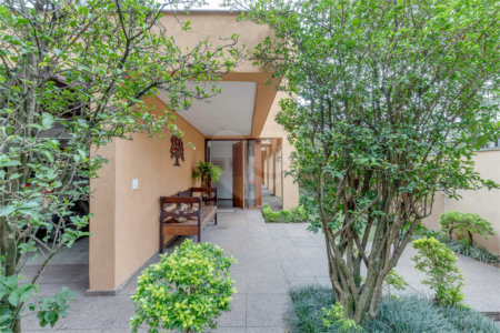 Casa à venda com 5 quartos, sendo 4 suítes, em Alto da Boa Vista, São Paulo, SP
