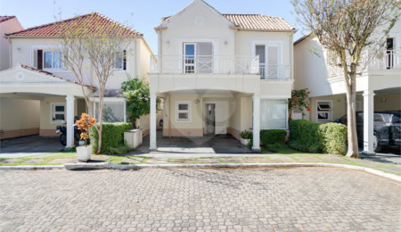 Casa à venda com 4 quartos, sendo 2 suítes,  no condomínio Villa Franz Schubert, São Paulo - SP