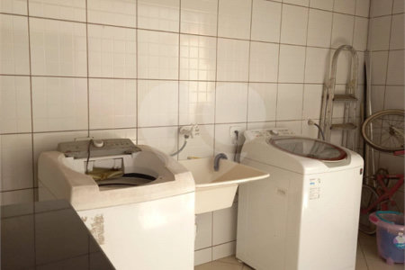 Sobrado à venda com 3 quartos, sendo 1 suíte,  em Vila Lavínia, Mogi das Cruzes, SP