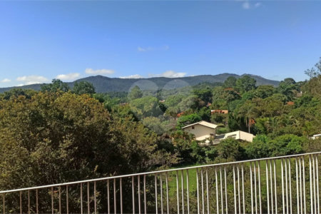 Casa à venda com 4 quartos, sendo 1 suíte, em Vila Santista, Atibaia, SP