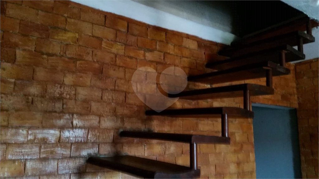 Sobrado à venda com 3 suítes em Barreiro, Mairiporã, SP