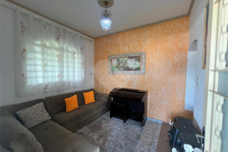 Casa à venda com 2 quartos, sendo 1 suíte,  no Centro, Sarapuí, SP