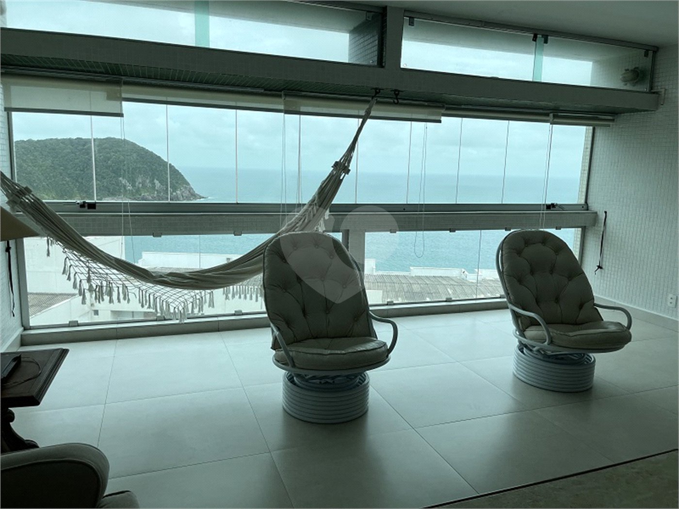 Apartamento à venda ou para alugar com 3 quartos, sendo 1 suíte, em Enseada, Guarujá, SP