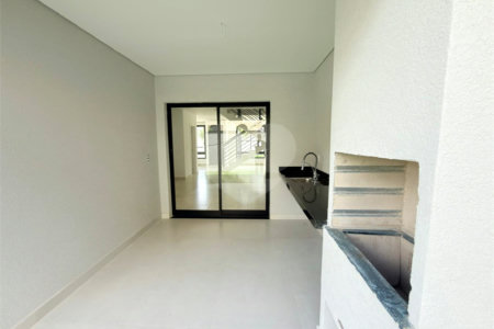 Casa à venda ou para alugar com 3 suítes no condomínio Mont Blanc Village, Vinhedo - SP
