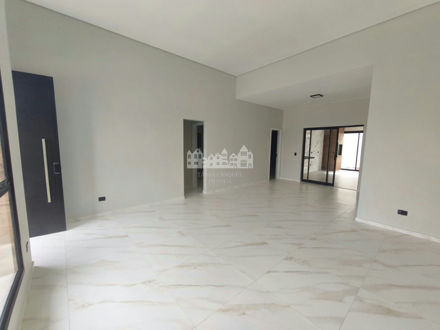 Casa térrea à venda com 4 quartos, sendo 2 suítes, no condomínio Alto da Floresta, Bom Jesus dos Perdões - SP