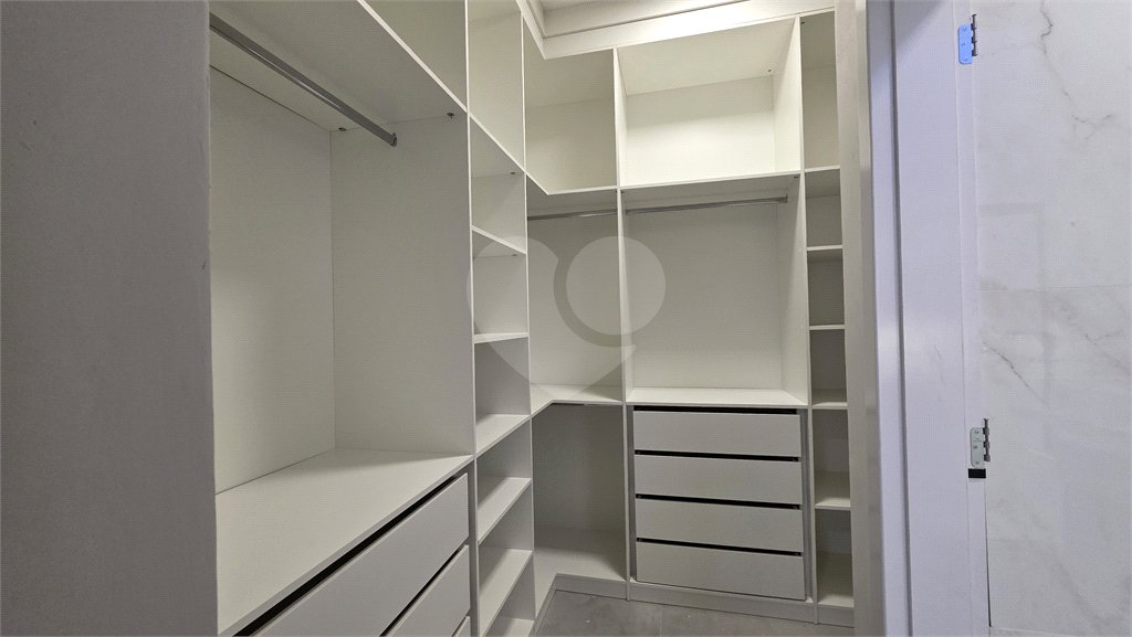 Casa à venda com 3 quartos, sendo 1 suíte, no condomínio Horto Florestal Villagio, Sorocaba - SP