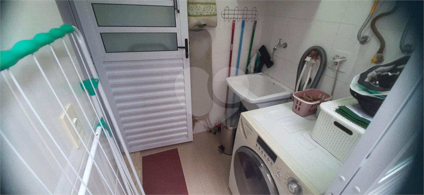 Casa à venda com 3 quartos, sendo 2 suítes, no condomínio Mário Araújo, São Paulo - SP