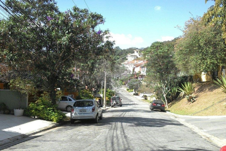 Casa à venda com 4 quartos, sendo 2 suítes,  em Horto, São Paulo, SP