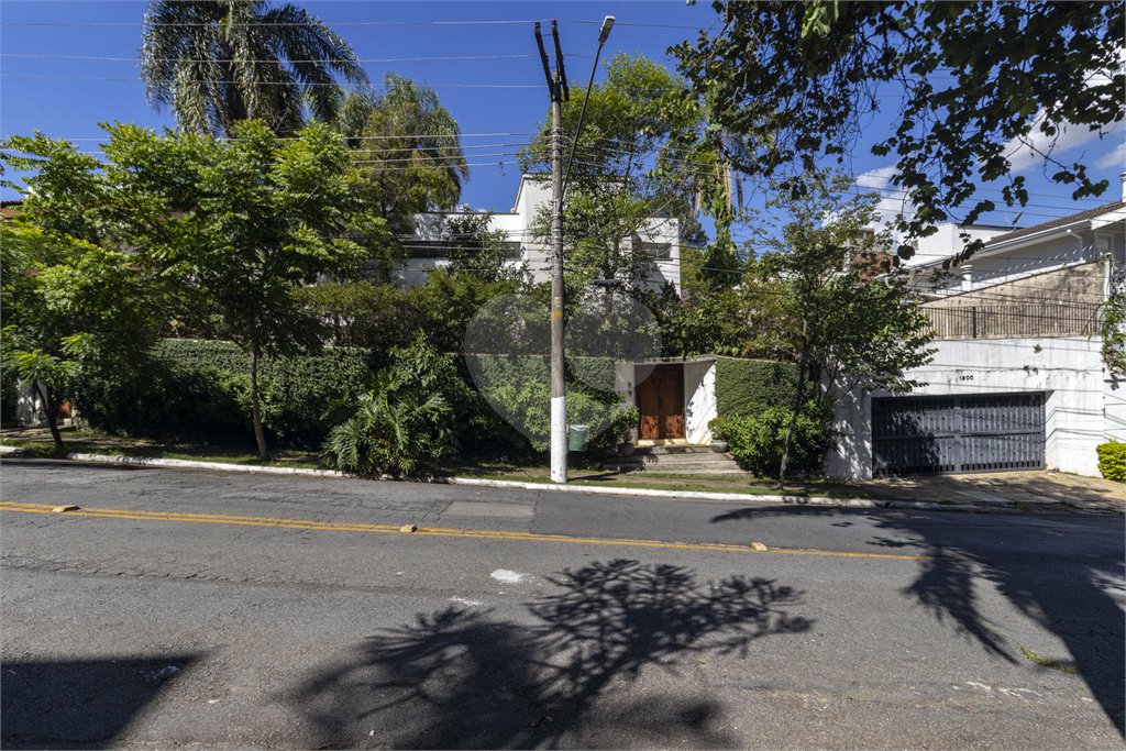 Sobrado à venda com 4 quartos, sendo 2 suítes,  em Vila Morumbi, São Paulo, SP