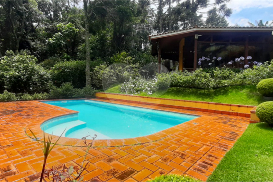 Casa à venda com 5 quartos, sendo 4 suítes, no condomínio Alpes da Cantareira, Mairiporã - SP